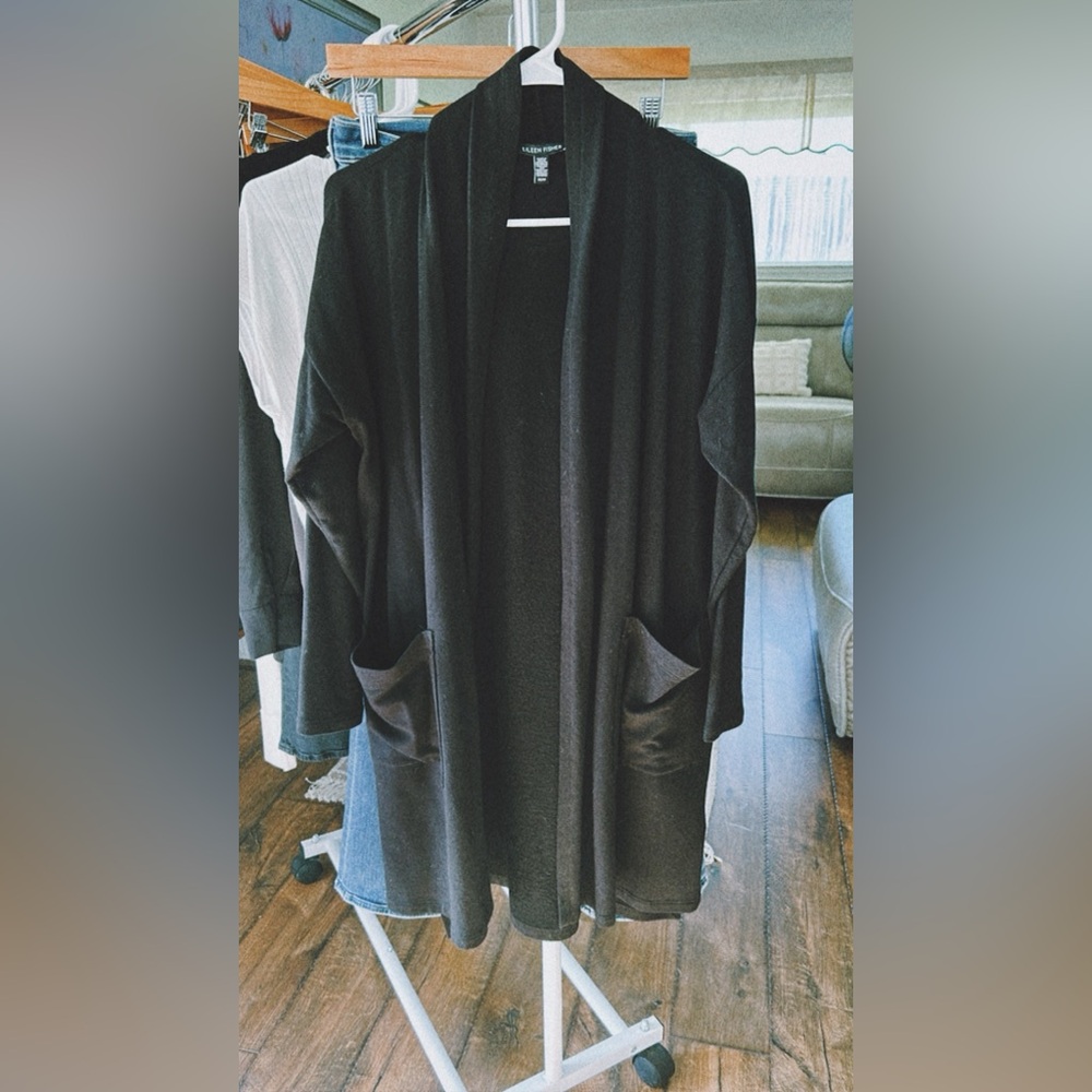 Elegant Black Women's Robe - Picture 3 of 5